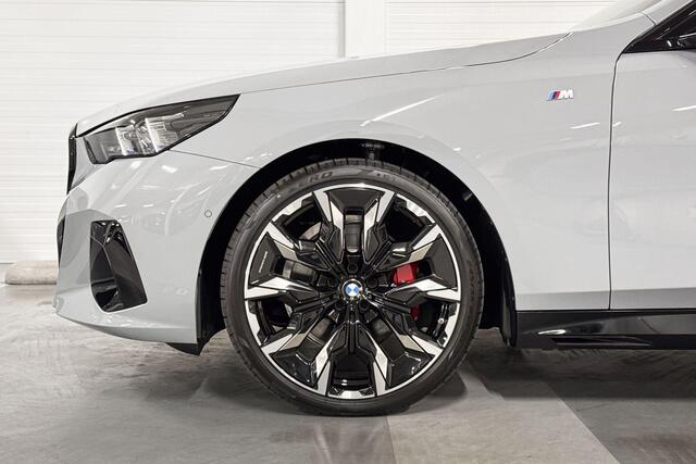 BMW 5-SERIE Touring 520i Niet online Staff