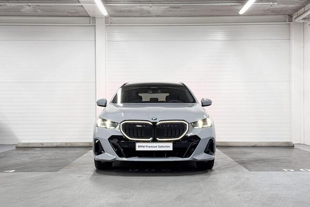BMW 5-SERIE Touring 520i Niet online Staff