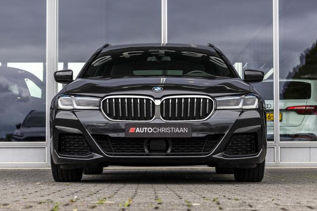 BMW 5-SERIE Touring 520i High Executive | Pano | Stoelventilatie | E-Trekhaak