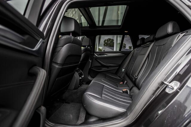 BMW 5-SERIE Touring 520i High Executive | Pano | Stoelventilatie | E-Trekhaak