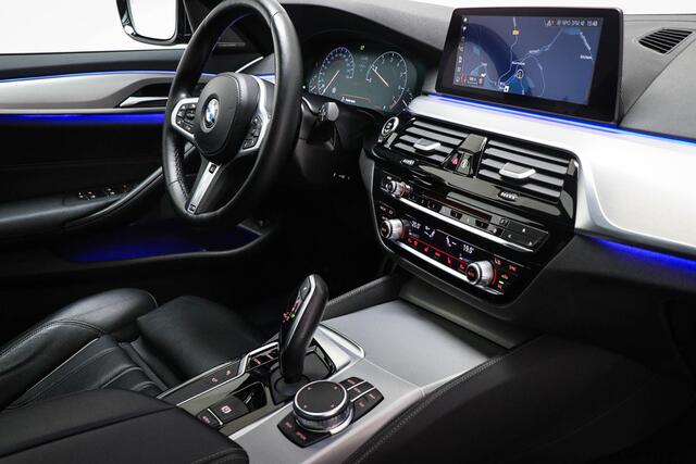 BMW 5-SERIE Touring 530i xDrive M-Sport High Executive | PANORAMADAK | HEAD UP | STUURVERWARMING | TREKHAAK | 360 CAMERA | 19"