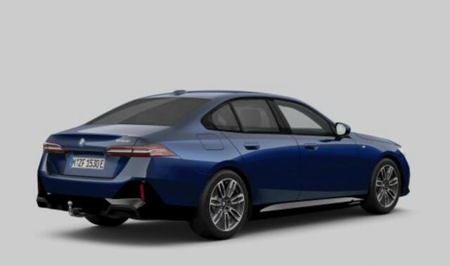 BMW 5-SERIE 530e M-sport - Trekhaak - Harman Kardon - Driving Assistant Plus - Parking Assistant - 19 inch - Stuurwielverwarming - Stoelverwarming