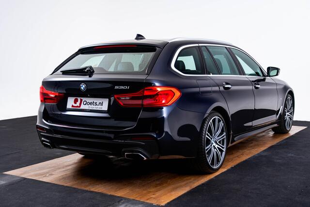 BMW 5-SERIE Touring 530i High Executive M-sport - Panoramadak - Comfortstoelen - 20 inch - Active Steering - Comfort Access - Parking Assistant Plus - Driving Assistant Plus - Head-Up - Harman Kardon