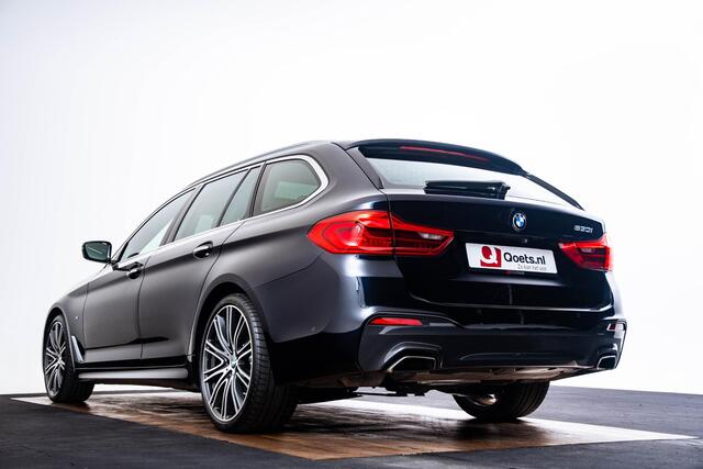 BMW 5-SERIE Touring 530i High Executive M-sport - Panoramadak - Comfortstoelen - 20 inch - Active Steering - Comfort Access - Parking Assistant Plus - Driving Assistant Plus - Head-Up - Harman Kardon