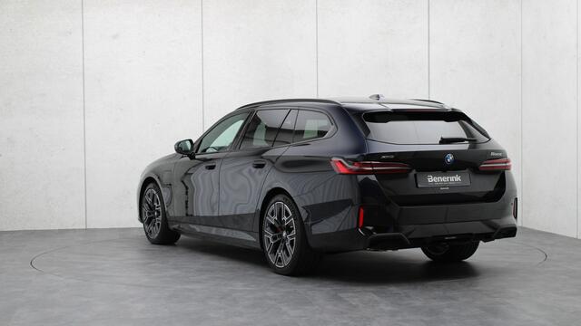 BMW 5-SERIE Touring 550e xDrive M-Sport Pro | Bowers & Wilkins | M Carbon exterieur | Stoelventilatie | Onderstel Professional | Head-up | Panoramadak | Trekhaak |