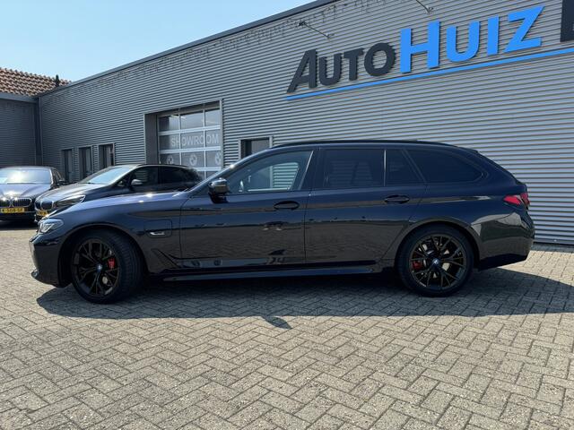 BMW 5-SERIE Touring 530e High Executive M Sport Panoramadak Trekhaak Harman-Kardon Carplay 19 inch Laser Licht Keyless Entry Head-Up Display