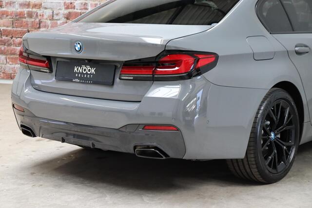 BMW 5-SERIE Sedan 530e High Executive M Sport Pakket Automaat / Live Cockpit Professional / Trekhaak / Laserlight / Comfortstoelen / Driving Assistant Professional / 19 Inch / Harman Kardon / Stoelverwarming / DAB / Parkeerhulp Plus / Stoelverwarming / Extra Getint G