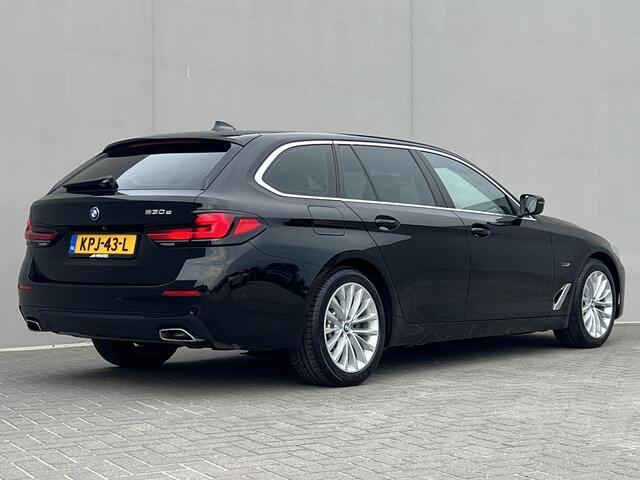 BMW 5-SERIE Touring 530e Business Edition Plus / Dealer onderhouden / 1.700 kg trekgewicht / Navigatie / Apple Carplay Android / HUD / Stoelverwarming / Climate Control / Camera / Parkeer assistent / 18"LM wielen /