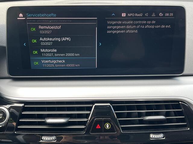 BMW 5-SERIE Touring 530e Business Edition Plus / Dealer onderhouden / 1.700 kg trekgewicht / Navigatie / Apple Carplay Android / HUD / Stoelverwarming / Climate Control / Camera / Parkeer assistent / 18"LM wielen /