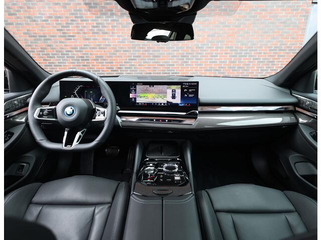 BMW 5-SERIE Touring 550e xDrive | M Performance - Pano - B&W