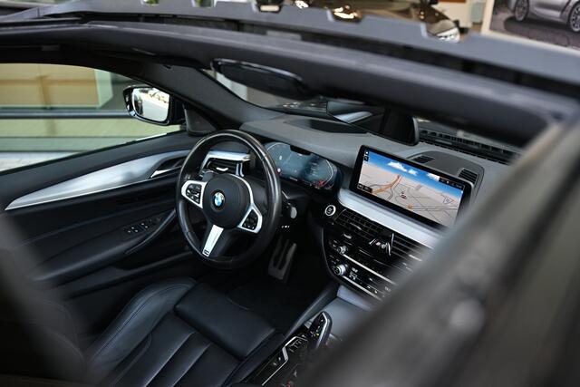 BMW 5-SERIE 530i High Executive M Sport Automaat / Schuif-kanteldak / Driving Assistant Pro. / Comfort Access / Head-Up / Laserlight / Harman Kardon / Parking Assistant Plus