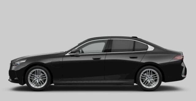 BMW 5-SERIE 530e Panoramadak - Harman Kardon - Driving Assistant Plus - Parking Assistant Plus - Stuurwielrandverwarming - Adaptieve LED koplampen