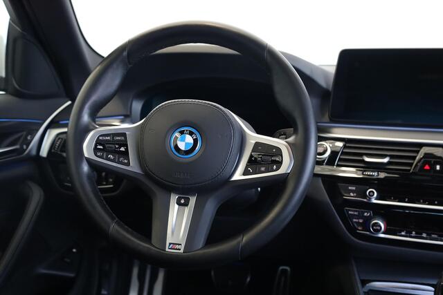 BMW 5-SERIE Sedan 545e xDrive High Executive | M Sportpakket | Adaptieve Cruise Control | Stuurwiel verwarming | 19'' LMV