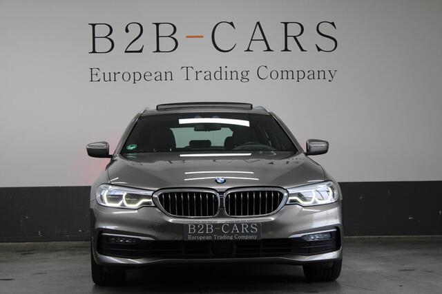 BMW 5-SERIE Touring 520d High Executive | Panorama | Head-up | Leder | Trekhaak