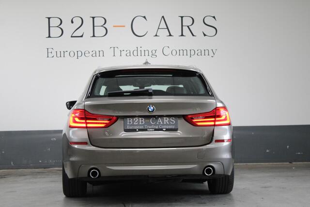 BMW 5-SERIE Touring 520d High Executive | Panorama | Head-up | Leder | Trekhaak