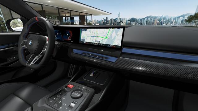 BMW 5-SERIE Touring M5 Automaat / M Drive Professional / Trekhaak / Panoramadak / Carbon-keramische remmen / Parking Assistant Professional / Comfort Access / Bowers & Wilkins