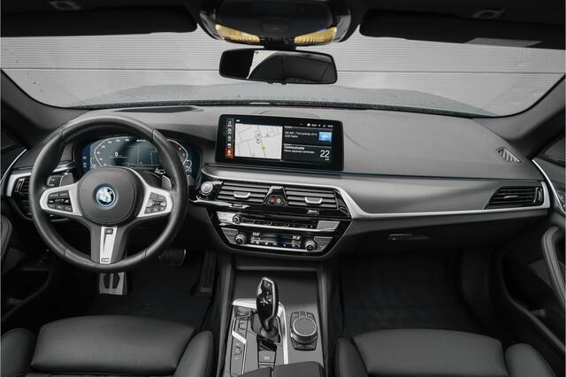 BMW 5-SERIE Touring 530e M-Sport Pano ACC H/K Laser 360° 20"
