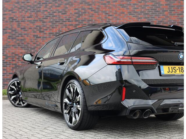 BMW 5-SERIE Touring 550e xDrive | M Performance - Pano - Trekhaak