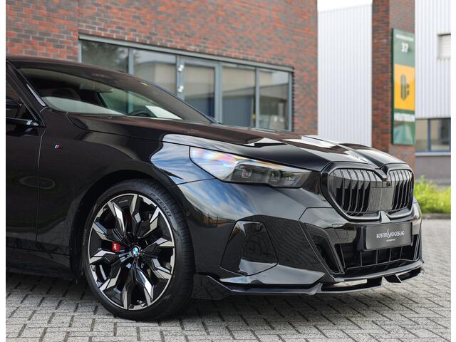BMW 5-SERIE Touring 550e xDrive | M Performance - Pano - Trekhaak
