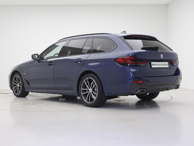 BMW 5-SERIE Touring 530e High Executive | Adaptief Onderstel | Panorama Dak | Keyless | Comfort Stoelen | Driver Ass Prof. | Trekhaak | Laser | Head Up | Shadow Line
