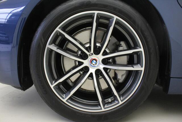 BMW 5-SERIE Touring 530e High Executive | Adaptief Onderstel | Panorama Dak | Keyless | Comfort Stoelen | Driver Ass Prof. | Trekhaak | Laser | Head Up | Shadow Line
