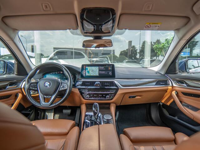 BMW 5-SERIE Touring 520i High Executive | Elc trekhaak | Memory | 360° Camera