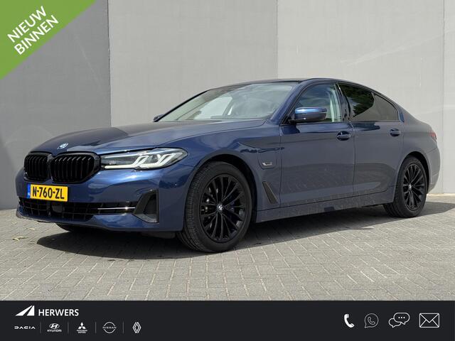 BMW 5-SERIE 520e High Executive / Elektrische stoelen & geheugen / Stuur- en stoelverwarming / Apple Carplay Android / 18" LM wielen / wit Leer / EAER 52 km