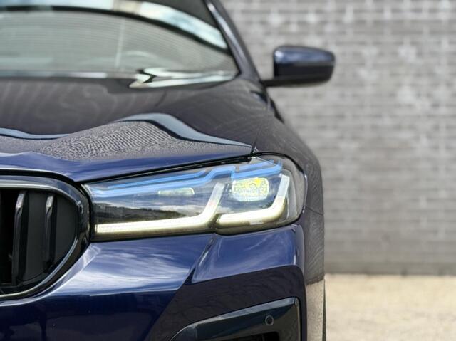 BMW 5-SERIE 530e High Exe M-sport/Pano/HUD/20"/ACC/Softclose/VOL!!