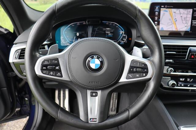 BMW 5-SERIE 530e High Exe M-sport/Pano/HUD/20"/ACC/Softclose/VOL!!
