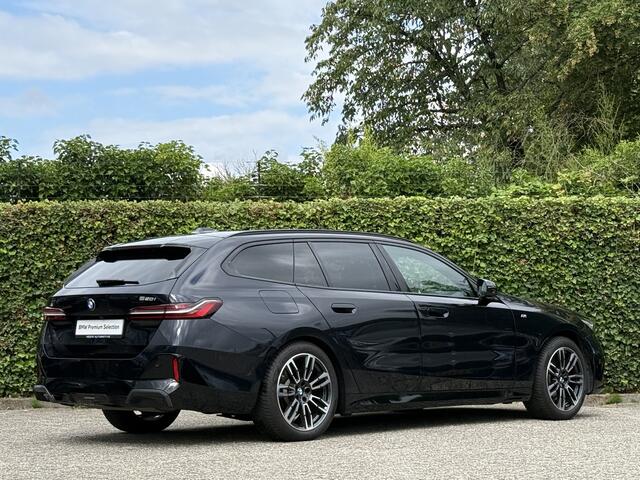 BMW 5-SERIE Touring 520i | M-Sport | Panorama | Elek. Trekhaak | Harman/Kardon | Driv. Ass. Plus | 4x Stoelverw. + Stuurverw. | Comfort Access | Elek. stoelvers. | Stoelvent.