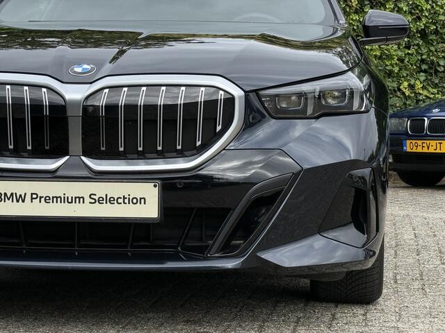 BMW 5-SERIE Touring 520i | M-Sport | Panorama | Elek. Trekhaak | Harman/Kardon | Driv. Ass. Plus | 4x Stoelverw. + Stuurverw. | Comfort Access | Elek. stoelvers. | Stoelvent.