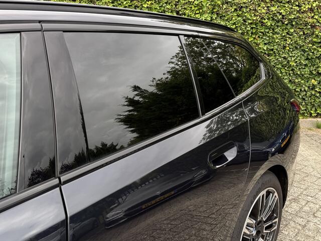 BMW 5-SERIE Touring 520i | M-Sport | Panorama | Elek. Trekhaak | Harman/Kardon | Driv. Ass. Plus | 4x Stoelverw. + Stuurverw. | Comfort Access | Elek. stoelvers. | Stoelvent.