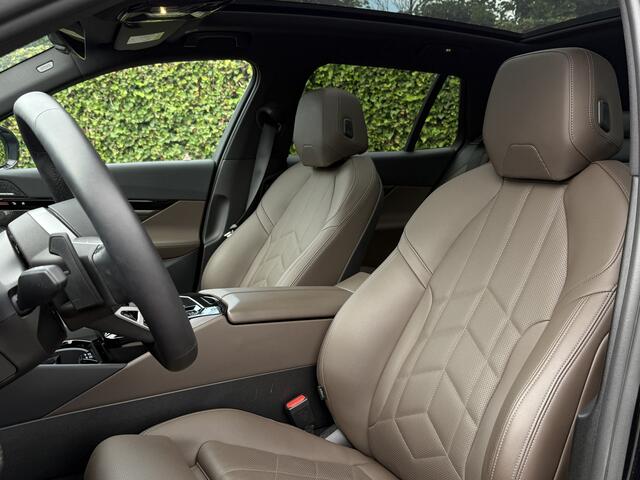 BMW 5-SERIE Touring 520i | M-Sport | Panorama | Elek. Trekhaak | Harman/Kardon | Driv. Ass. Plus | 4x Stoelverw. + Stuurverw. | Comfort Access | Elek. stoelvers. | Stoelvent.
