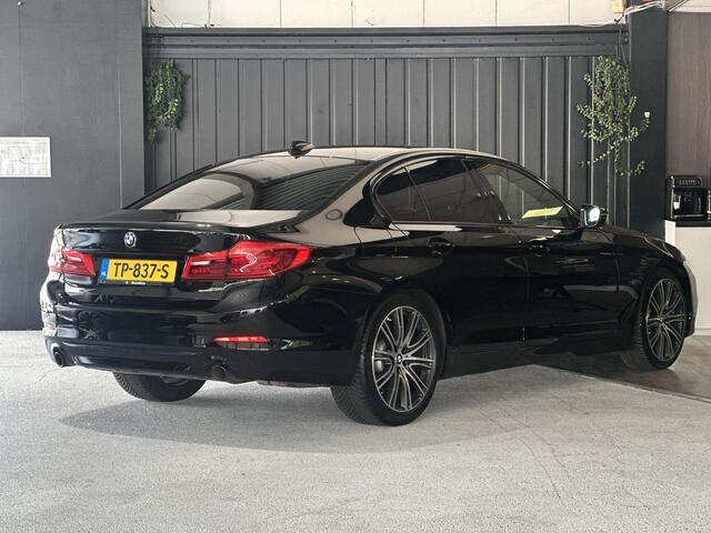 BMW 5-SERIE 520i Corporate Lease High Executive | M Sportpakket | Leder | Sfeerverlichting | HiFi System | Sportstoelen | Stoelverwarming | Navigatie | LMV 20 |