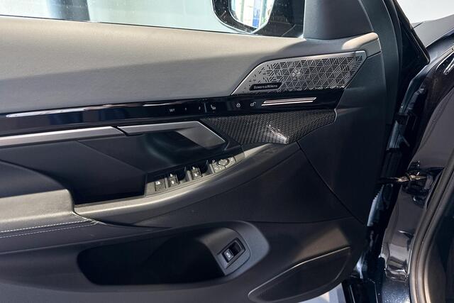 BMW 5-SERIE Sedan 530e M Sport Edition | M Sport Pro | Glazen Panoramadak | Bowers & Wilkins | Stoelventilatie | Trekhaak |
