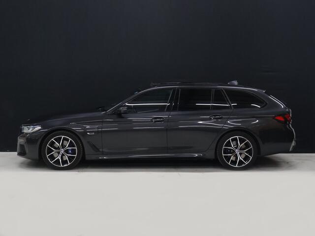 BMW 5-SERIE Touring 530e M Sport [PANORAMADAK, ELEKTRISCHE TREKHAAK, APPLE CARPLAY, STOELVERWARMING, MEMORY, DIGITAL DASH, CAMERA, CRUISE CONTROL, PDC V + A, NAVIGATIE, NIEUWSTAAT]