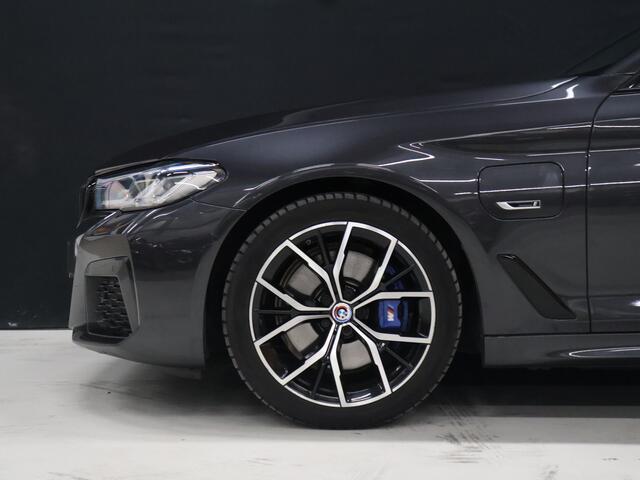 BMW 5-SERIE Touring 530e M Sport [PANORAMADAK, ELEKTRISCHE TREKHAAK, APPLE CARPLAY, STOELVERWARMING, MEMORY, DIGITAL DASH, CAMERA, CRUISE CONTROL, PDC V + A, NAVIGATIE, NIEUWSTAAT]