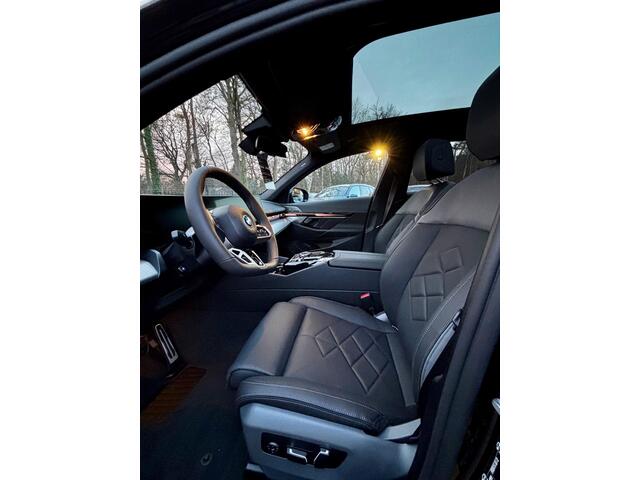 BMW 5-SERIE 550e xDrive Touring Adaptief M Onderstel Professional | Bowers & Wilkins Surround Sound System | BMW Individual Leder Merino | Driving Assistant Professional | Parking Assistant Professional
