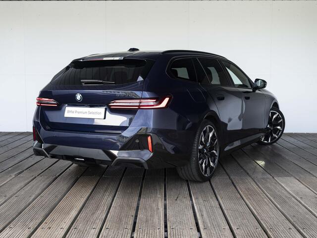 BMW 5-SERIE Touring 530e | M Sportpakket Pro | Comfort Pack | 21 inch | Glazen panoramadak | Stoelventilatie | Driving Assistant Plus | Bowers & Wilkins | Trekhaak