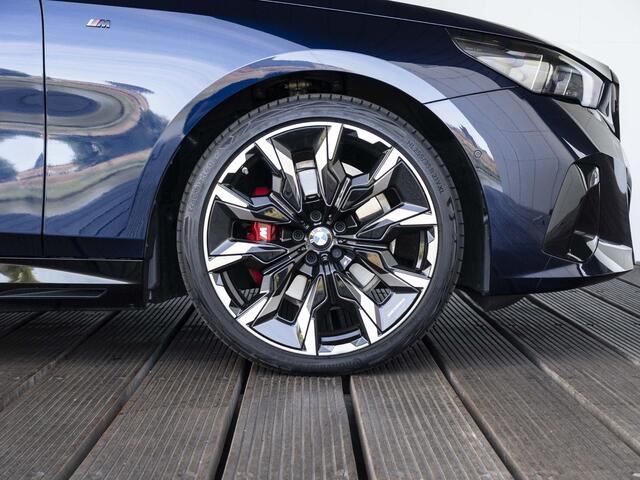 BMW 5-SERIE Touring 530e | M Sportpakket Pro | Comfort Pack | 21 inch | Glazen panoramadak | Stoelventilatie | Driving Assistant Plus | Bowers & Wilkins | Trekhaak