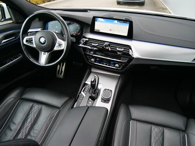BMW 6-SERIE Gran Turismo 630i High Executive 259 Pk Automaat Navi / Apple Carplay / Leer / Schuifdak / Trekhaak / Camera's
