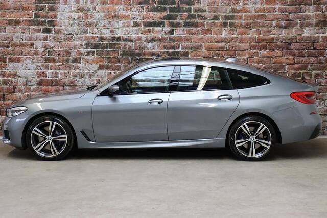BMW 6-SERIE Gran Turismo 630i High Executive M Sport Pakket Automaat / Live Cockpit Professional / Panoramadak / Trekhaak / Comfortstoelen / Active Steering / Niveauregeling / Stoelventilatie / Driving Assistant Plus / Harman Kardon / Parkeerhulpsysteem Plus / Head-U