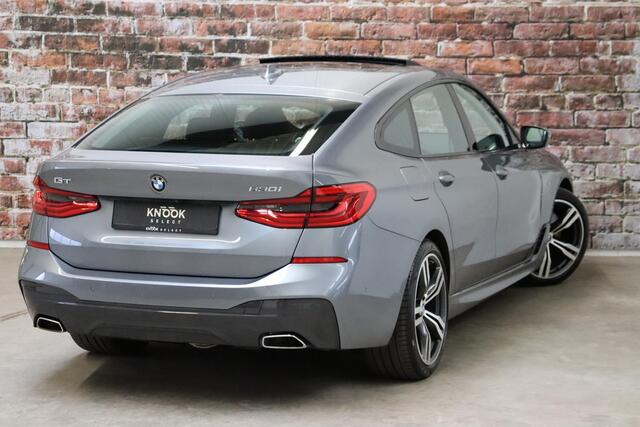 BMW 6-SERIE Gran Turismo 630i High Executive M Sport Pakket Automaat / Live Cockpit Professional / Panoramadak / Trekhaak / Comfortstoelen / Active Steering / Niveauregeling / Stoelventilatie / Driving Assistant Plus / Harman Kardon / Parkeerhulpsysteem Plus / Head-U