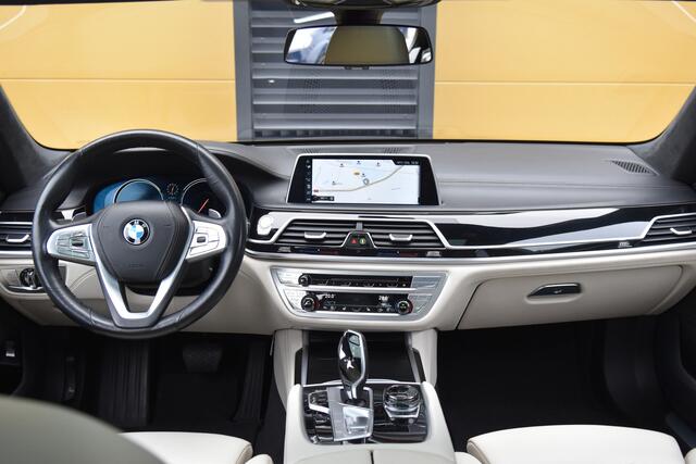 BMW 7-SERIE 740Li High Executive * Massage stoelen * Laser lichten * Adaptieve cruise control * Schuifdak * Surround view *