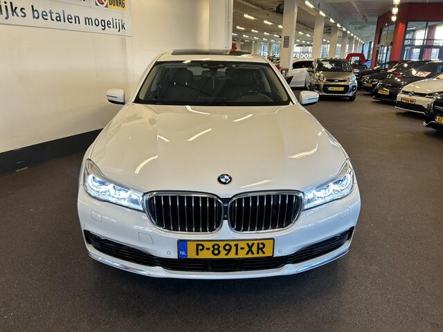 BMW 7-SERIE 750i High Executive | Panoramadak | Luchtvering | Adaptieve cruise control | 360 Camera | Memory seats | Harman/Kardon | Head up | Stoelverwarming v+a | Stoelmassage | Stoelverkoeling | Lane assist | Dodehoeksdetectie | Draadloze apple carplay