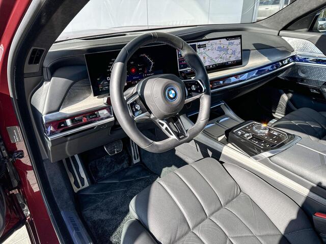 BMW 7-SERIE M760e xDrive / Bowers & Wilkins Diamond / Rear-seat Entertainment Experience / Iconic Glow kristalkoplampen / Elektrisch openen & sluiten portieren / Panoramadak Sky Lounge / Stoelventilatie voor & achter / Stoelmassage voor & achter / Driving Assistant P