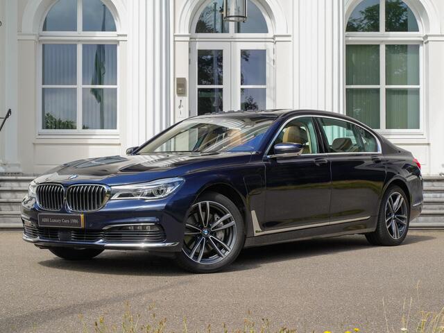 BMW 7-SERIE 740Le iPerformance High Executive | Pano | Head-up | Luchtvering | Sky-lounge