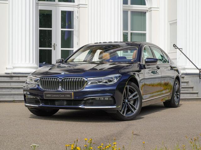 BMW 7-SERIE 740Le iPerformance High Executive | Pano | Head-up | Luchtvering | Sky-lounge