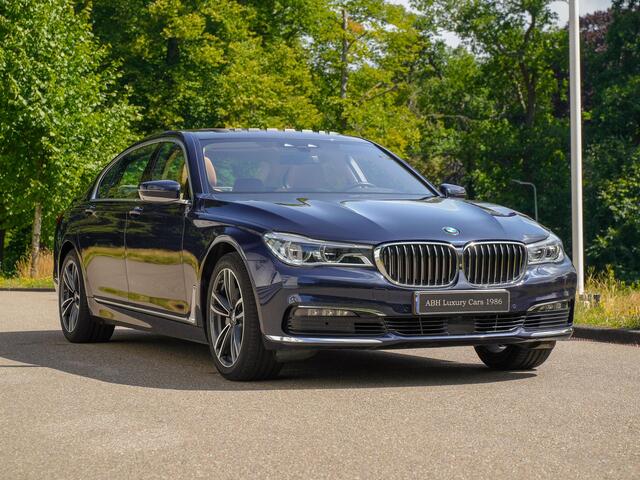 BMW 7-SERIE 740Le iPerformance High Executive | Pano | Head-up | Luchtvering | Sky-lounge