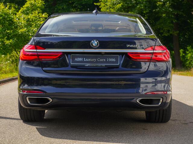 BMW 7-SERIE 740Le iPerformance High Executive | Pano | Head-up | Luchtvering | Sky-lounge